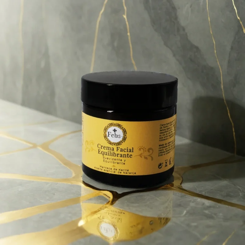Fotografía de producto de la Crema Facial Equilibrante de Febs, presentada sobre una elegante superficie de mármol negro con lujosas incrustaciones de oro líquido al estilo Kintsugi.